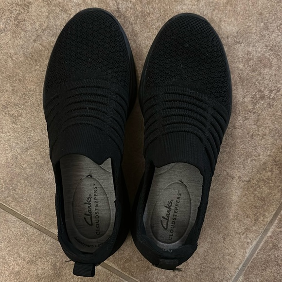 Tennis shoes - Picture 1 of 2